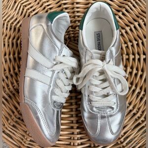 Steve Madden Silver Green White Hudsin Lace Up Low Top Sneakers Size 8.5